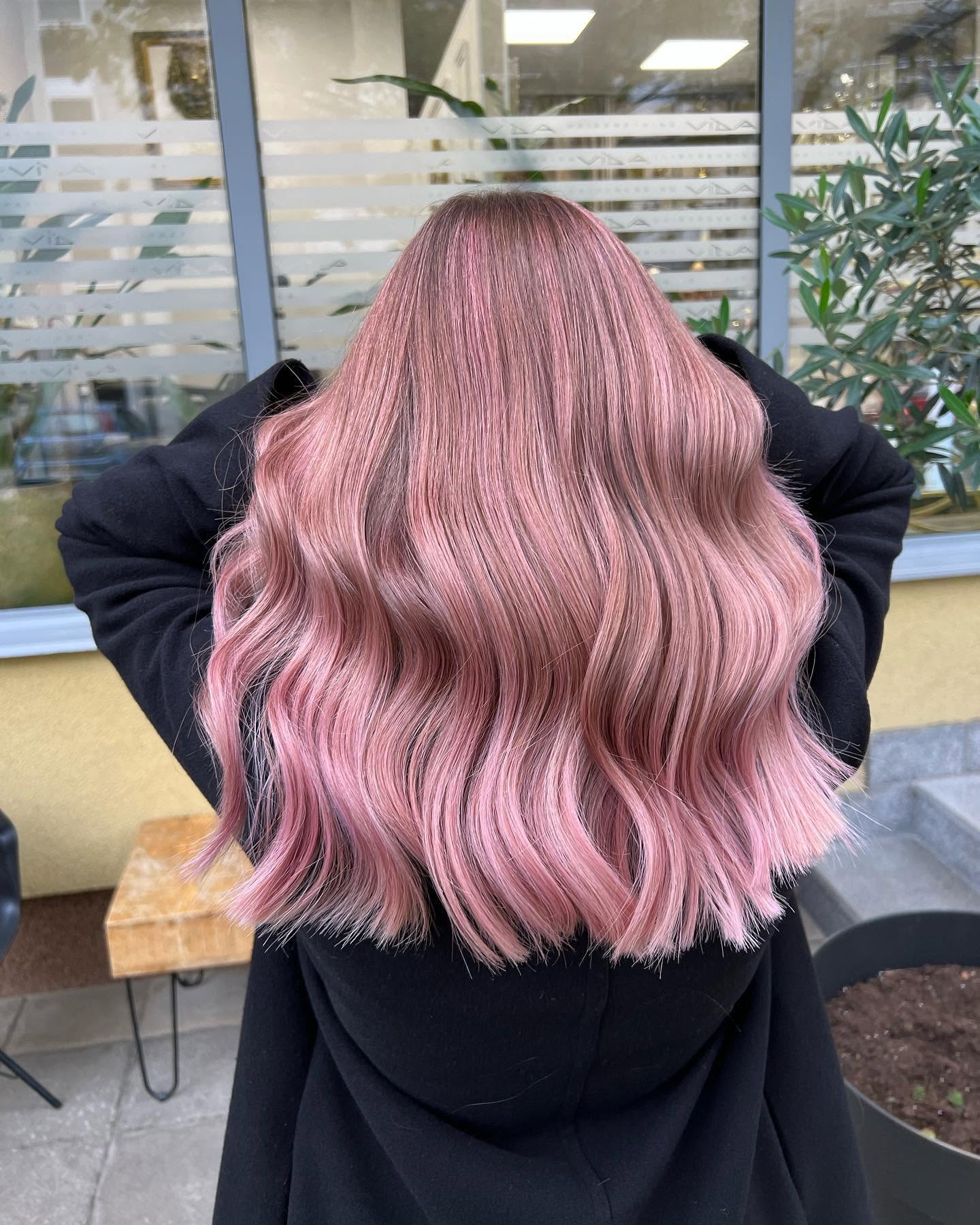 Rose gold bob s valovima