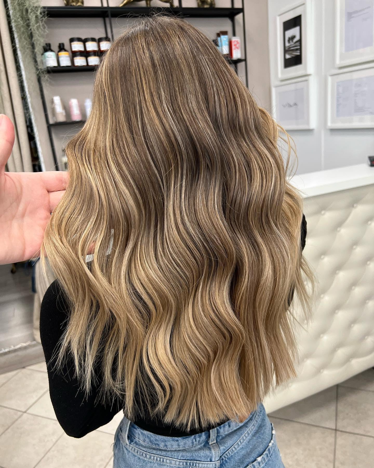 Bronde balayage s mekim valovima